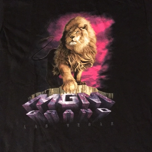 NEVER WORN MGM GRAND LAS VEGAS TSHIRT BOY OR GIRL - Picture 2 of 4